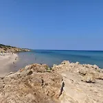 Σπίτι διακοπών Roro's House - With Terrace 100m From The - Pinus Village Fort Village